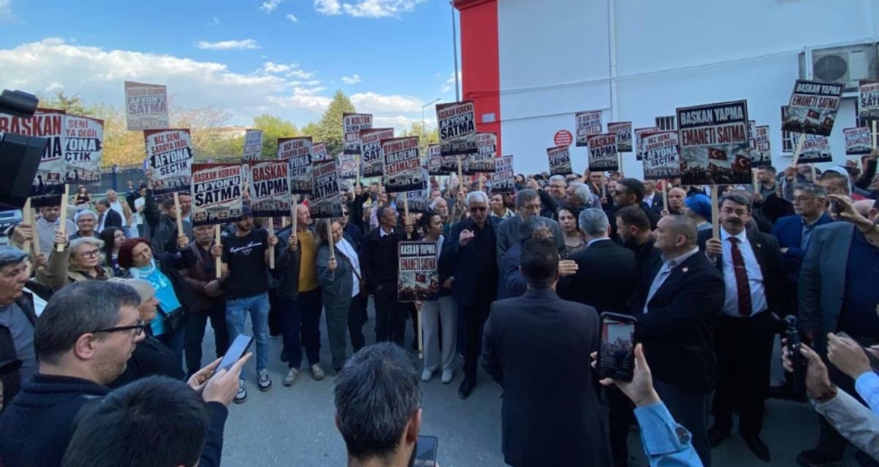 Sıcak Gündem: Burcu Köksal'ın AKP'ye geçeceği iddiası Afyon'u ayağa kaldırdı; protestolar resmen start aldı -