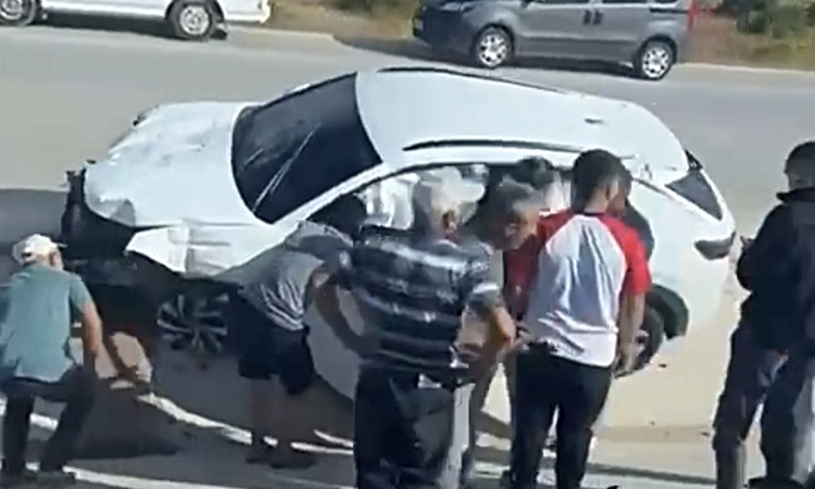 Burdur’da refüjdeki trafik levhalarına çarpan sürücü yaralandı | İşte Tüm Ayrıntılar