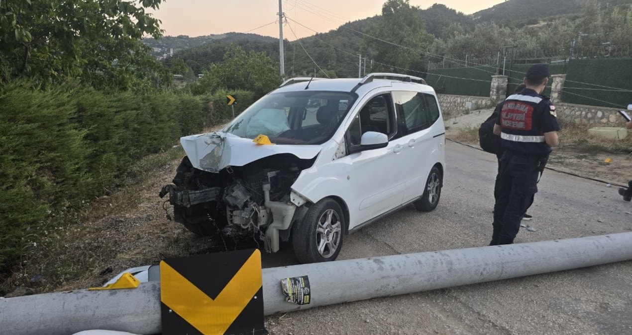 Gündemden Son Bilgiler: Bursa'da acı ölüm: Yardım için kaza alanına giderken elektrik akımına kapıldı - Son Da