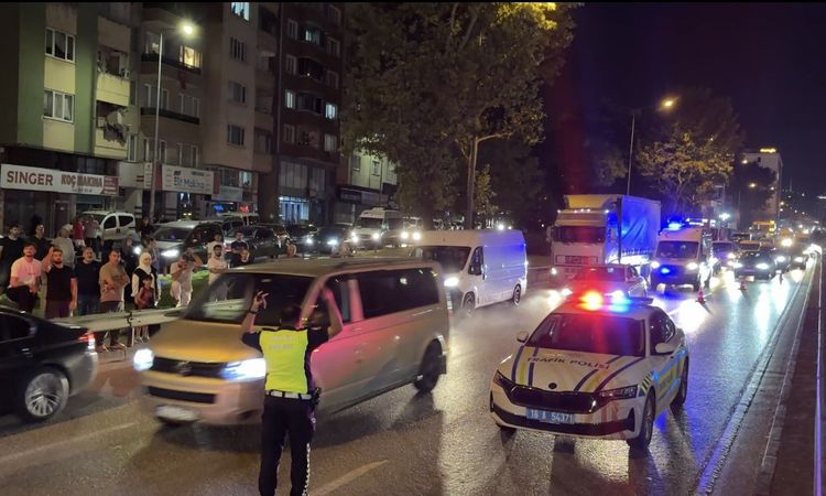 Son Gelişme: Bursa’da alkollü şahıs metro direğine çıktı: Ulaşım durdu, elektrik kesildi - Son Dakika Haberler