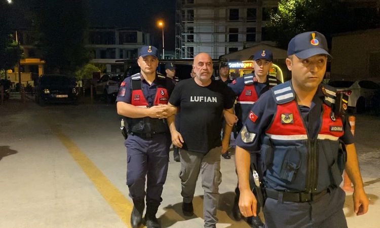 Kritik Açıklama: Bursa'daki uyuşturucu baskınunda yönetmen Ezel Akay ve kardeşi gözaltı işlemi uygulandı - Son