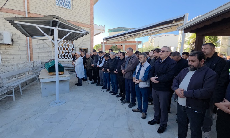 Bursa Karacabey'de boğazı kesilerek öldürülen Gökçe Alkan (18) toprağa verildi ve Merak Edilenler