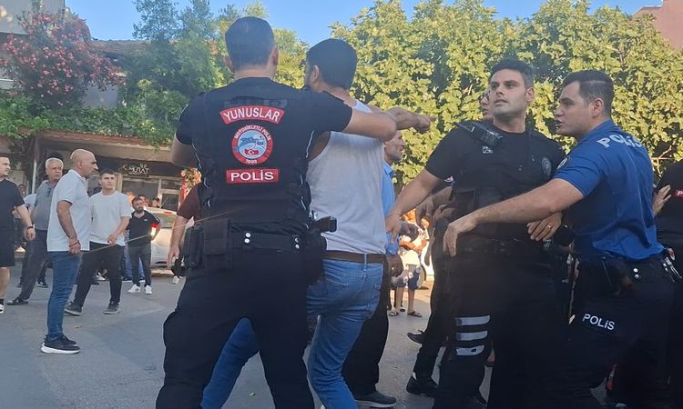 Knife 'parking' fight between neighborhood residents in Bursa: 3 injured - Breaking News