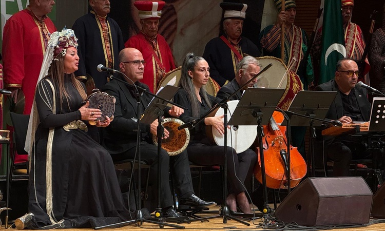 Bursa'nın fethinin 700. yıl dönümü konserine sanatseverler bilet yerine kitapla girdi | İşte Tüm Ayrıntılar