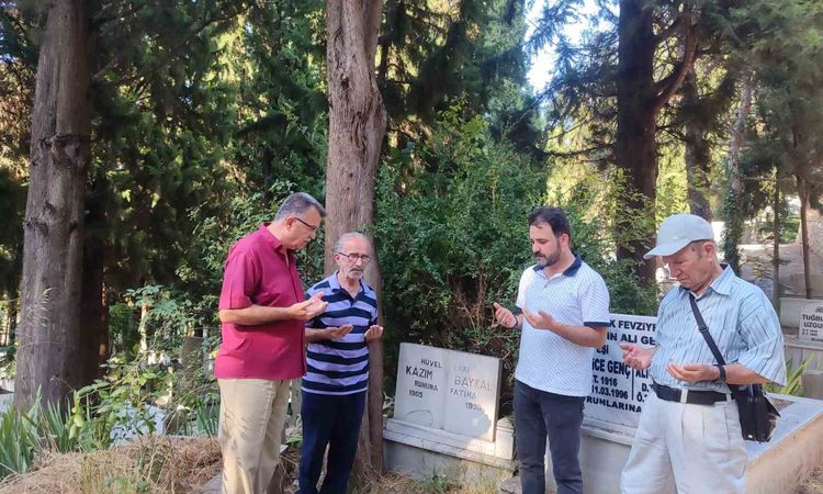 Ayrıntılar Netleşti: Bursa'nın Hafızası Kazım Baykal ve Prof. Dr. Halil İnalcık Mezarları Başında Anıldı - Son
