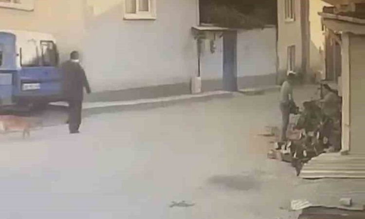 Bursa Orhangazi'de motorlu testereyle korkutulan 76 yaşındaki adam yere gerileme kaydetti ve Merak Edilenler