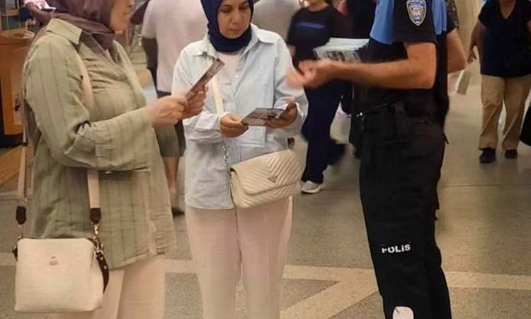 Kritik Açıklama: Bursa'da Polisten Vatandaşlara Güvenlik Bilgilendirmesi - Son Dakika