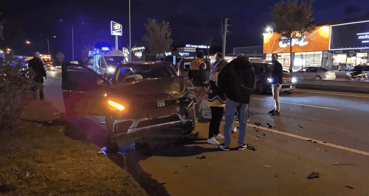 Gündemden Son Bilgiler: Bursa'da zincirleme trafik kazasında 3 kişi yaralandı - Son Dakika - Son Dakika Bilgil