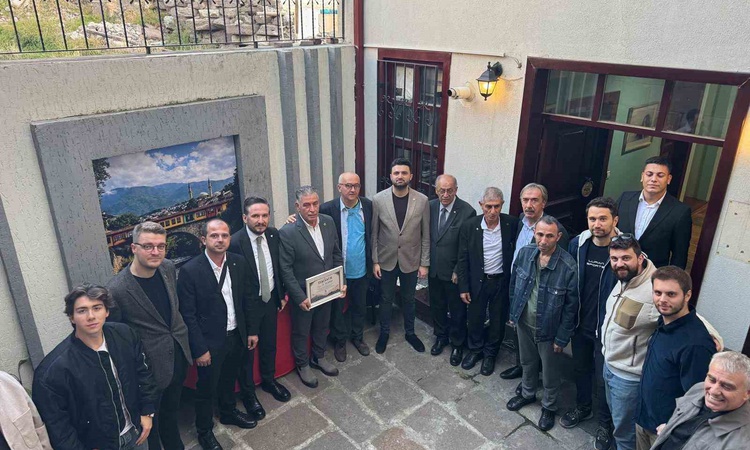 Bursaspor ve Bursa Fan Clup yönetimi maç öncesi Ankara-Bursa Derneği'ni ziyaret etti ve Merak Edilenler
