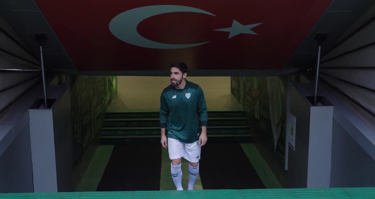 Son Gelişme: Bursaspor'dan savunmaya takviye - Haberleri ve Merak Edilenler