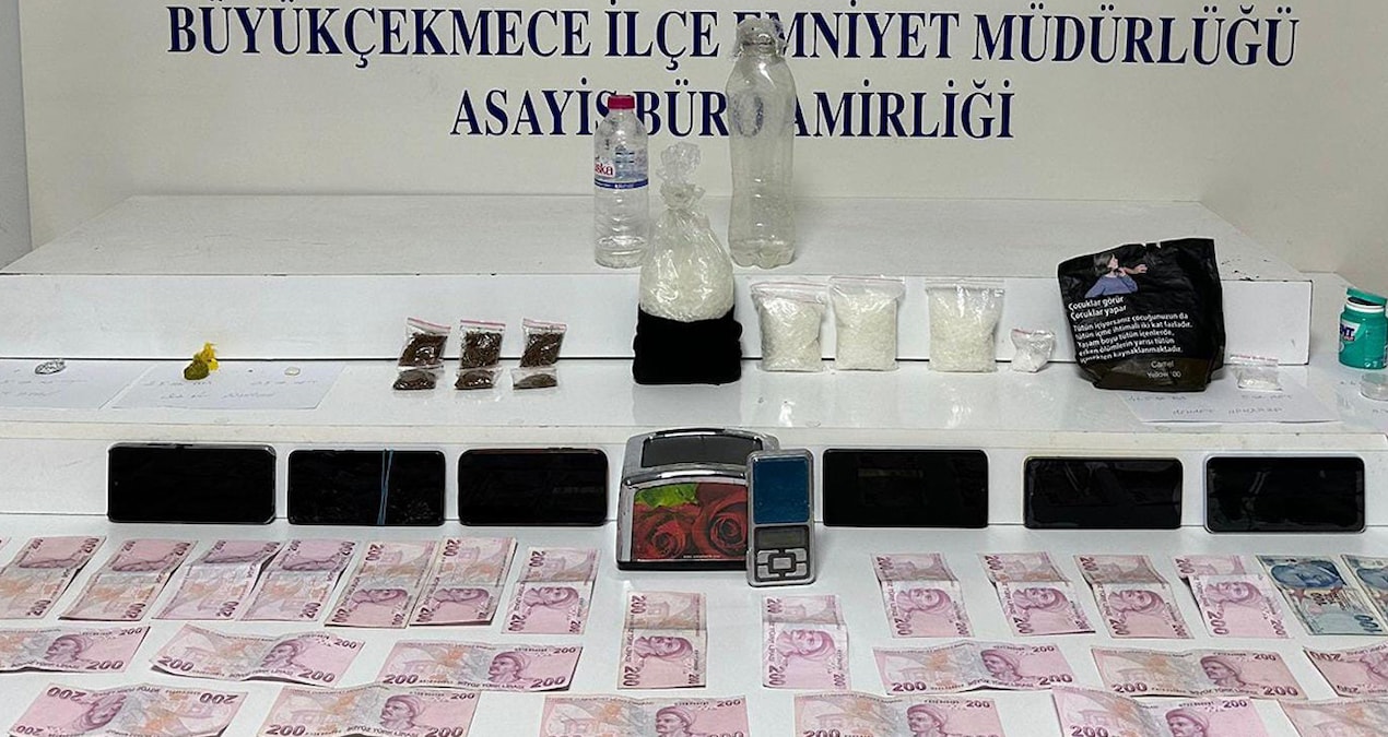 Ayrıntılar Netleşti: Büyükçekmece’de uyuşturucu operasyonu: 5 gözaltı, 2 şüpheli adliyeye sevk edildi - En Son
