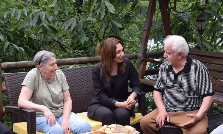 Visit from Çamlıhemşin District Governor Gizem Çiçek to the family of the martyrs and the veteran - Breaking News