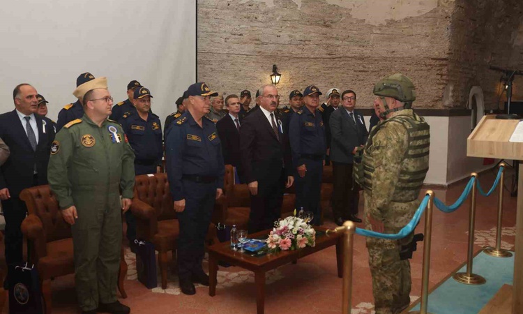 Çanakkale'de 3. Amfibi Deniz Piyade Tugayı'nın sancak tevcih töreni yapıldı - Son Dakika Bilgileri
