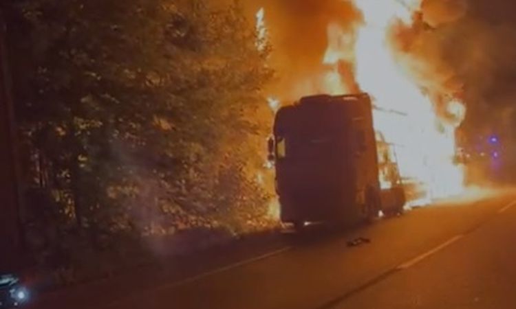 The trailer of the truck that caught fire in Çanakkale became unusable - Breaking News