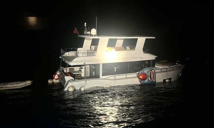 Çanakkale Ayvacık'ta su alan teknedeki 2 kişi Sahil Güvenlik ekiplerince kurtarıldı | İşte Tüm Ayrıntılar