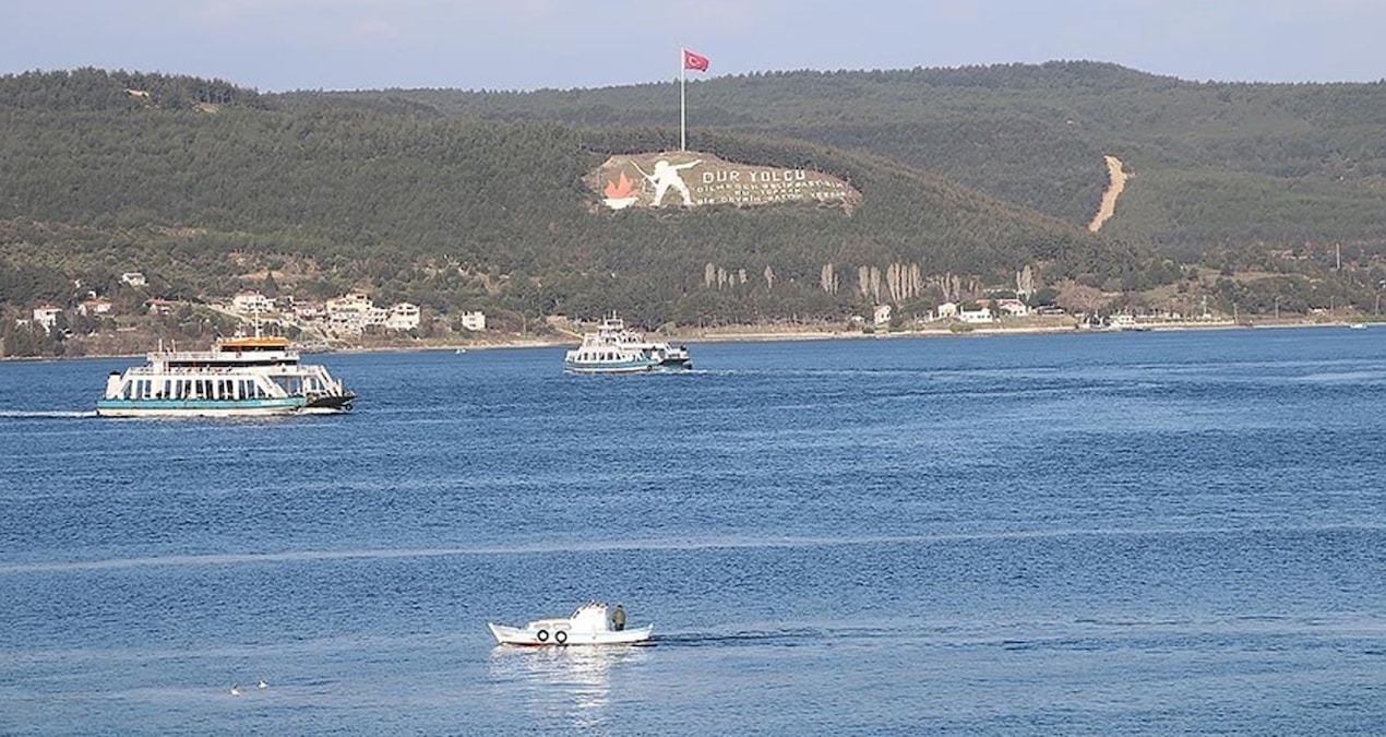 Kritik Açıklama: Çanakkale Boğazı'na sis engeli: Gemi trafiği çift yönlü durduruldu - En Son Haber - Son Dakik