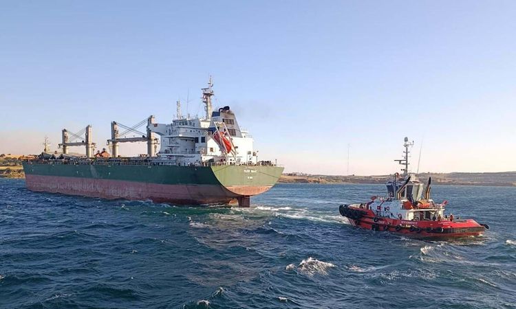 Kritik Açıklama: Çanakkale Boğazı'nda karaya oturan gemi için kurtarma çalışması başlatıldı - Son Dakika ve Me
