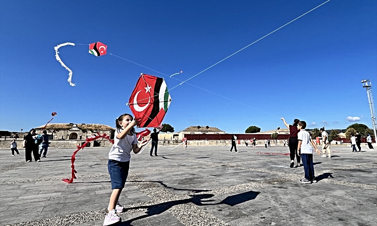 Çanakkale'de uçurtmalar Gazzeli çocuklar için gökyüzüne bırakıldı: Gelişmeler Takip Ediliyor