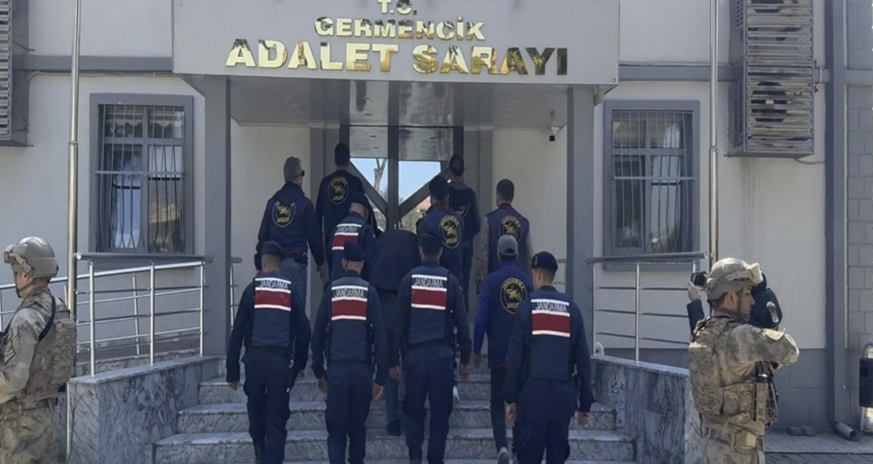 Ayrıntılar Netleşti: Cani evlat annesini odunla öldürdü! - Son Dakika Haberleri ve Merak Edilenler