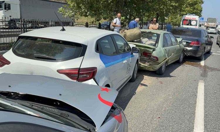 Sıcak Gündem: Canik'te Zincirleme Trafik Kazası: Maddi Hasar - Son Dakika