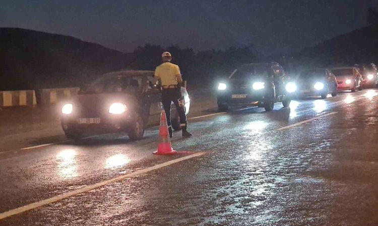 Sıcak Gündem: Çaycuma'da Trafik Denetimleri Sürüyor - Son Dakika: Gelişmeler Takip Ediliyor