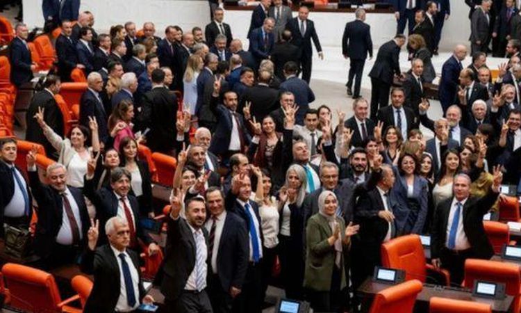 Gündemden Son Bilgiler: ÇERÇEVE YASA OYLAMASI (İSİM LİSTESİ) Çerçeve yasa oylamasında kim “evet”, kim “hayır”