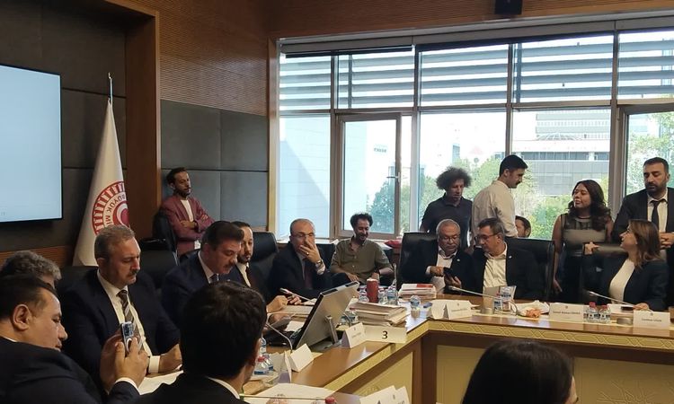 Gündemden Son Bilgiler: "Çerçeve yasa" teklifi, TBMM Adalet Komisyonu'nda kabul edildi - Son Dakika