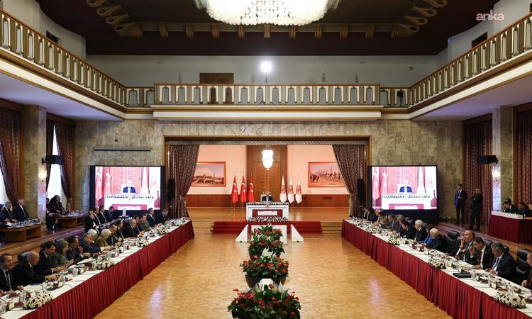Sıcak Gündem: Çerçeve yasa teklifi TBMM'ye sunuldu: Terör örgütünün silah bırakması halinde erteleme öngörülüy