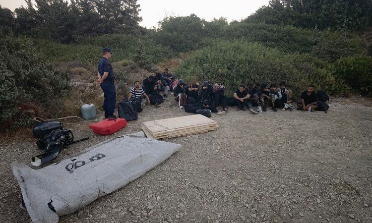 Çeşme'de 16 Düzensiz Göçmen Yakalandı - Son Dakika | İşte Tüm Ayrıntılar