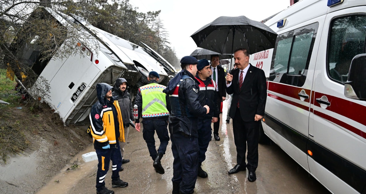 Sıcak Gündem: Cezaevi ring aracı devrildi: Yaralılar var - Son Dakika Haberleri: Gelişmeler Takip Ediliyor