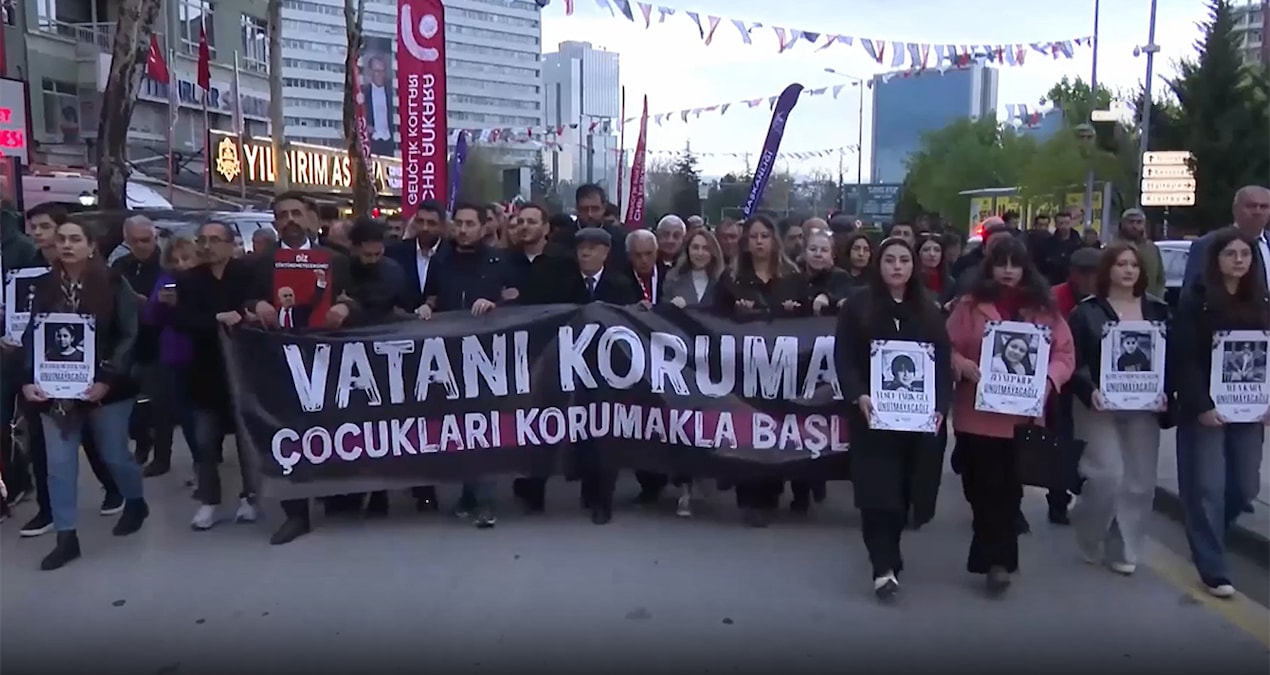 Son Gelişme: CHP Ankara İl Örgütü'nden Anıtkabir'e sessiz yürüyüş - Son Dakika: Gelişmeler Takip Ediliyor