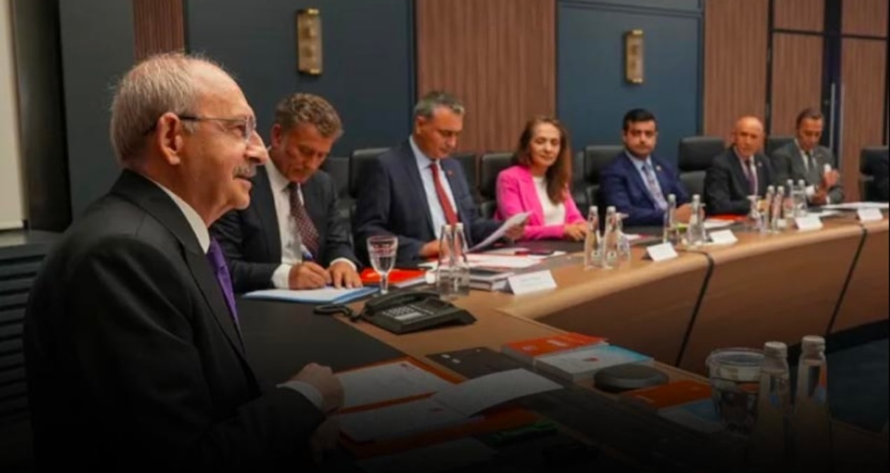 Son Gelişme: CHP MYK kararları resmen duyuruldu: 26 İl Başkanı görevden alındı, 7 İl Başkanı'nın ihracı istend