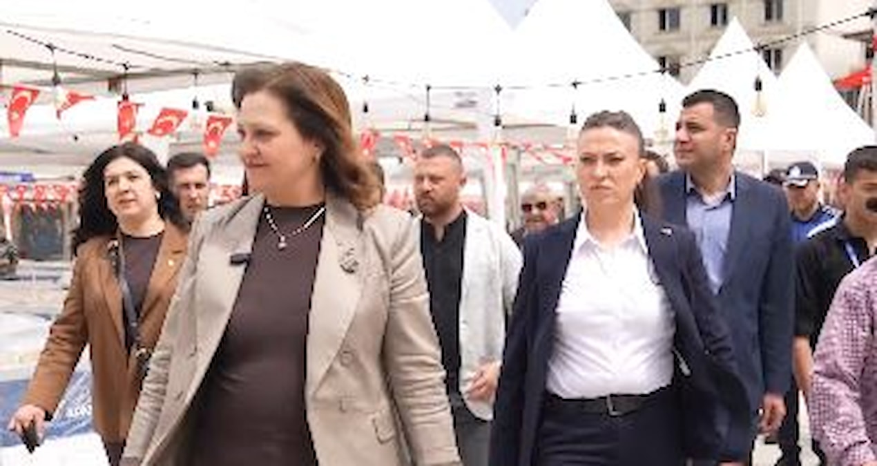 Sıcak Gündem: CHP 'sokağa çıkamaz' demişti... Burcu Köksal koruma ile çıktı - Son Dakika: Gelişmeler Takip Edi