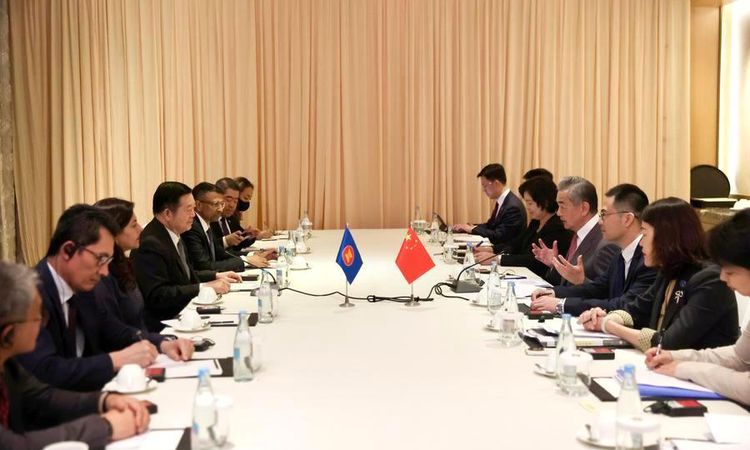 Sıcak Gündem: Çin Dışişleri Bakanı: Güney Çin Denizi Meseleleri, Çin-Asean İlişkilerinin Önünde Engel Olmamalı