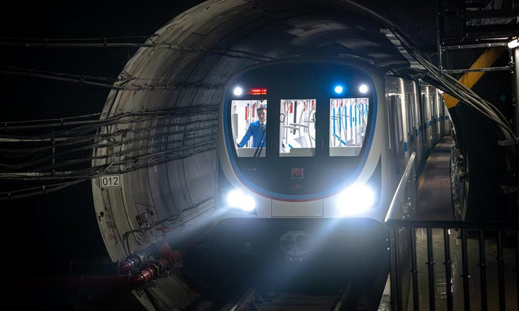 Çin'in en uzun metro hattı Wuhan'da hizmete girdi, hatta 37 istasyon var ve Merak Edilenler