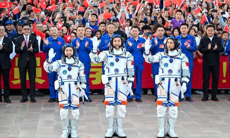 Ayrıntılar Netleşti: Çinli Astronotlar, Uzun Süreli Uzay Görevlerine Yönelik Acil Durum Karar Alma ve Duygu Te