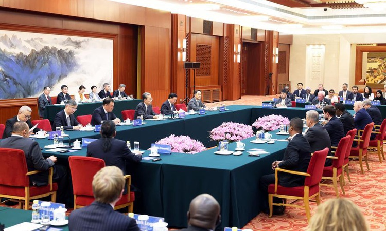 Çinli yetkili Zhao Leji, Beijing'de 52 ülkeden katılımcılarla işbirliği mesajı verdi: Gelişmeler Takip Ediliyo