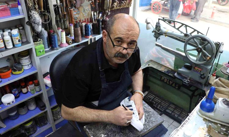 Apprentice shortage made night work mandatory for shoemakers - Breaking News