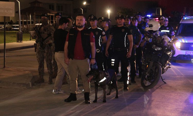 Gündemden Son Bilgiler: Cizre'de 400 polisle "huzur ve güven" uygulaması yapıldı - Son Dakika Haberleri ve Mer