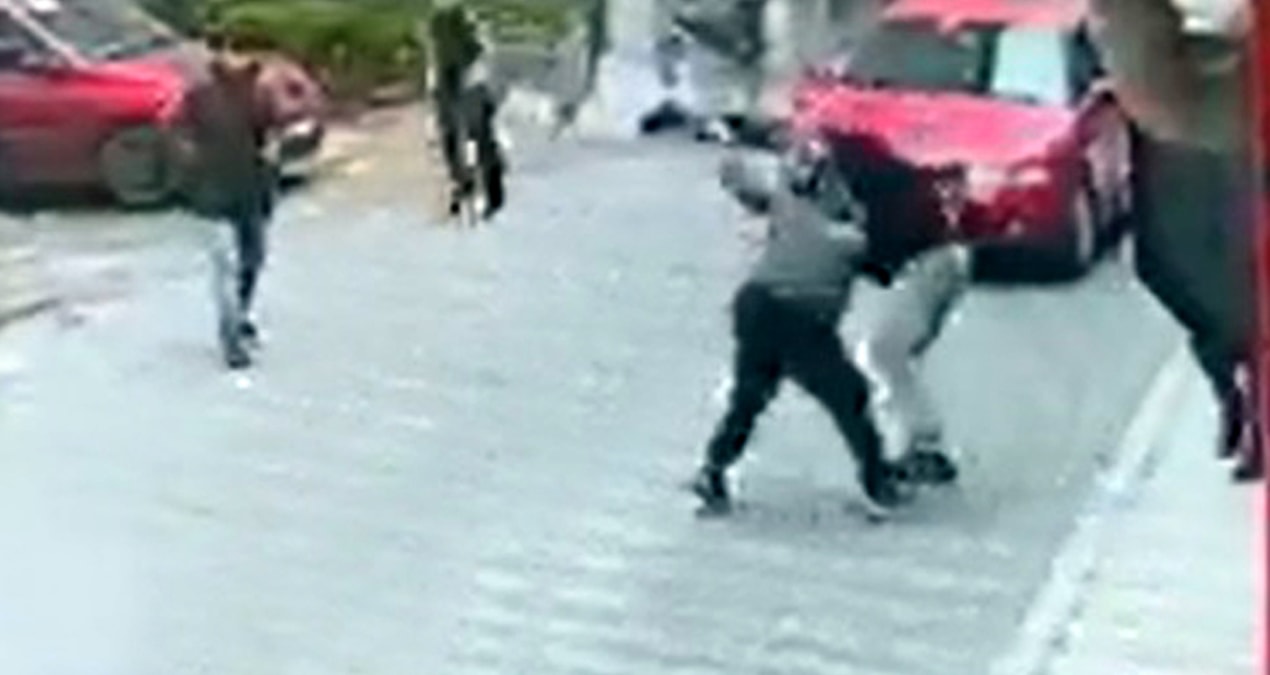 Çocuklar etrafını sardı, yaşlı adamı hastanelik etti - Son Dakika Haberleri | İşte Tüm Ayrıntılar