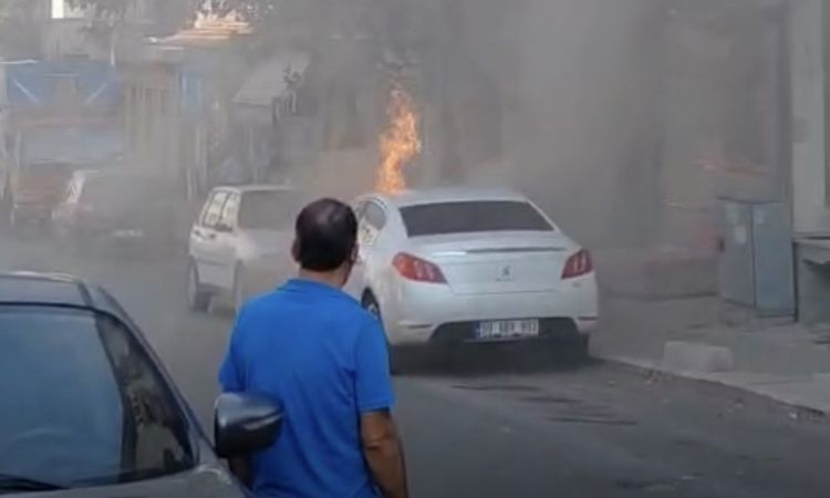 Gündemden Son Bilgiler: Çorlu'da Park Halindeki Otomobil Alev Alev Yandı - Son Dakika Haberleri