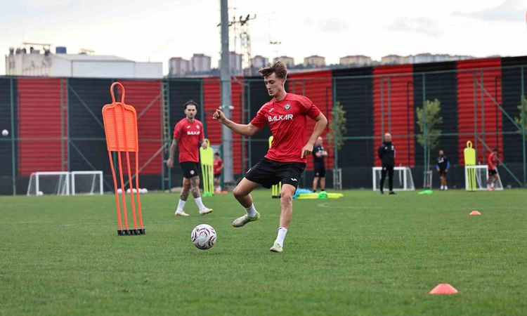 Çorum FK, Beşiktaş Maçı Hazırlıklarını Sürdürüyor ve Merak Edilenler