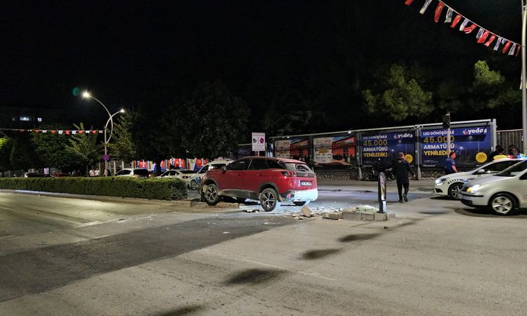 Son Gelişme: Çorum'da Motosiklet ile Cip Çarpıştı: 1 Yaralı - Haberleri - Son Dakika Bilgileri