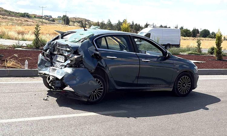 The car that collided with a truck in Çorum became unusable - News