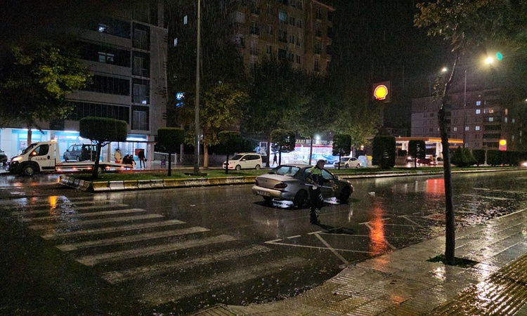 Çorum'da yolun karşısına geçen kişi otomobil çarpması sonucu öldü, eşi ağır yaralandı | İşte Tüm Ayrıntılar