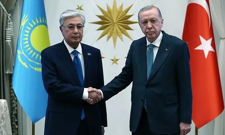 Cumhurbaşkanı Erdoğan, Kazakistan Cumhurbaşkanı Tokayev'i Külliye'de ağırladı: Gelişmeler Takip Ediliyor