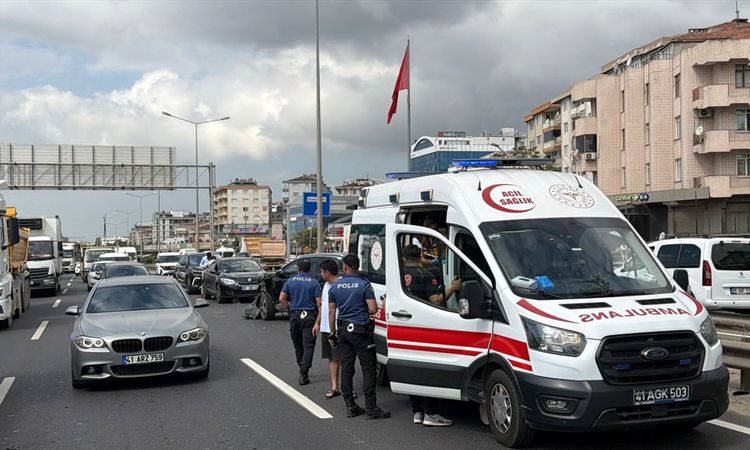 Ayrıntılar Netleşti: D-100'de SUV-Tır Çarpışması: 2 Yaralı - Son Dakika