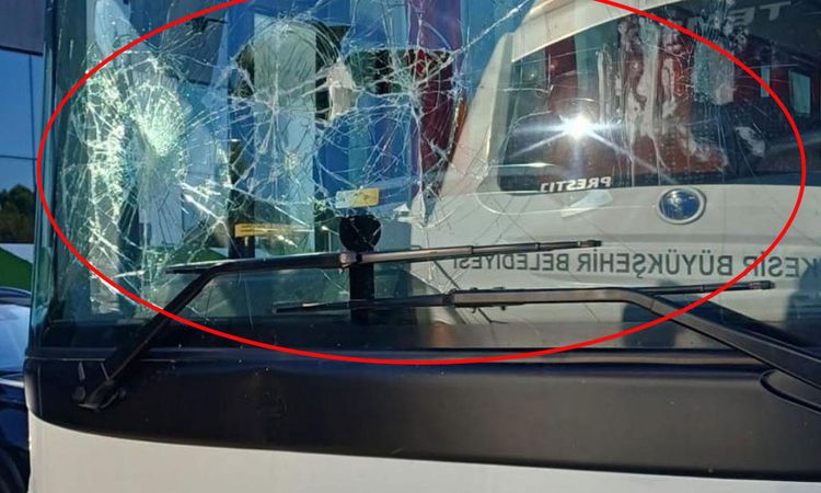 Daha ilk maçtan bu yapılır mı? Birkaç saat arayla iki farklı takım taraftarıyla arbede yaşadılar