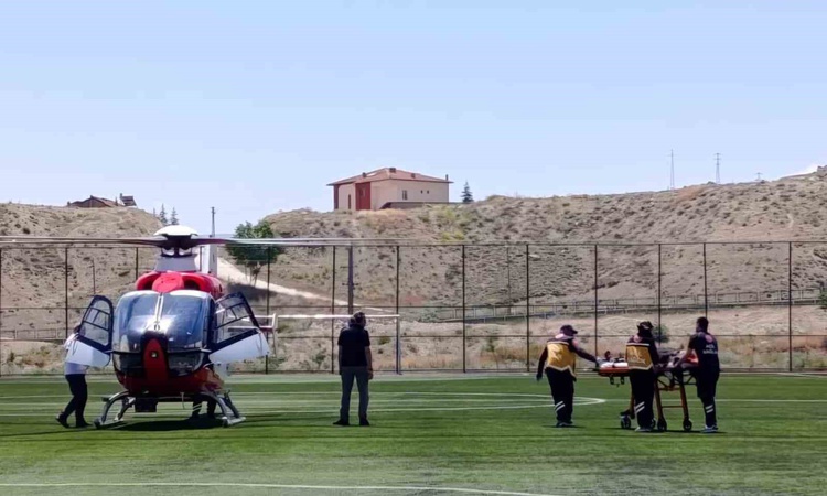 Darende’de damar hastası 78 yaşındaki kadın hava ambulansıyla Malatya’ya sevk edildi.