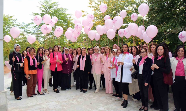 Denizli İl Sağlık Müdürlüğü meme kanseri etkinliğinde kadınlara mamografi yaptırdı ve Merak Edilenler